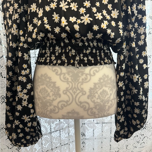 Topshop Long Sleeved Retro Floral Print Crop Top Women’s Size 6 - Picture 5 of 14